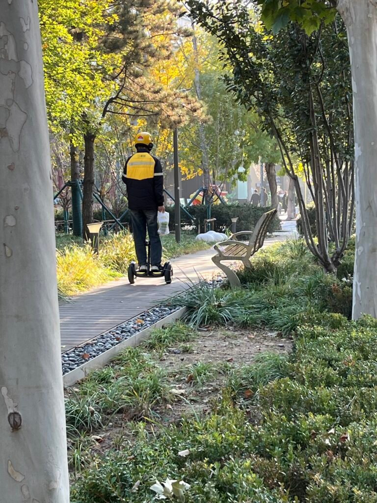 Food delivery driver in Beijing and the meaning of „辛苦了“ (xīn kǔ le)